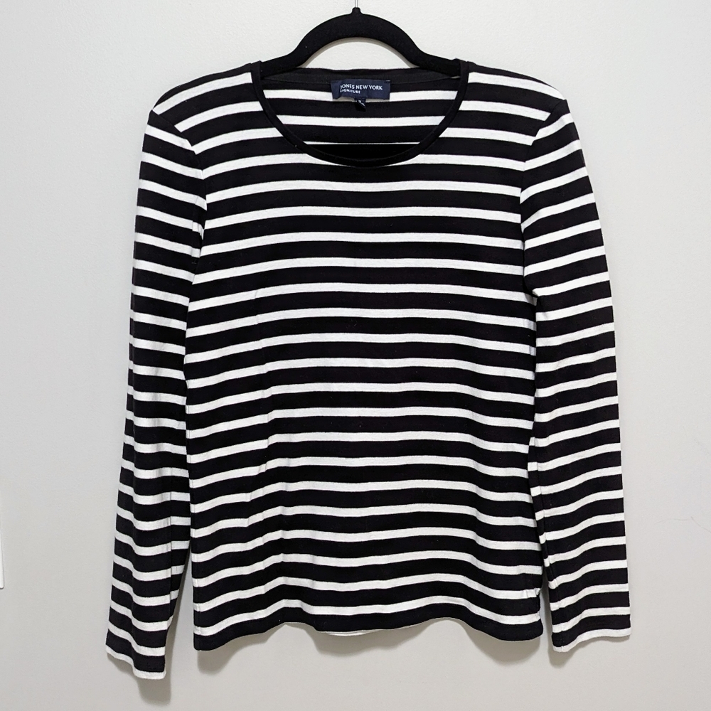 Long sleeve B&W striped tee